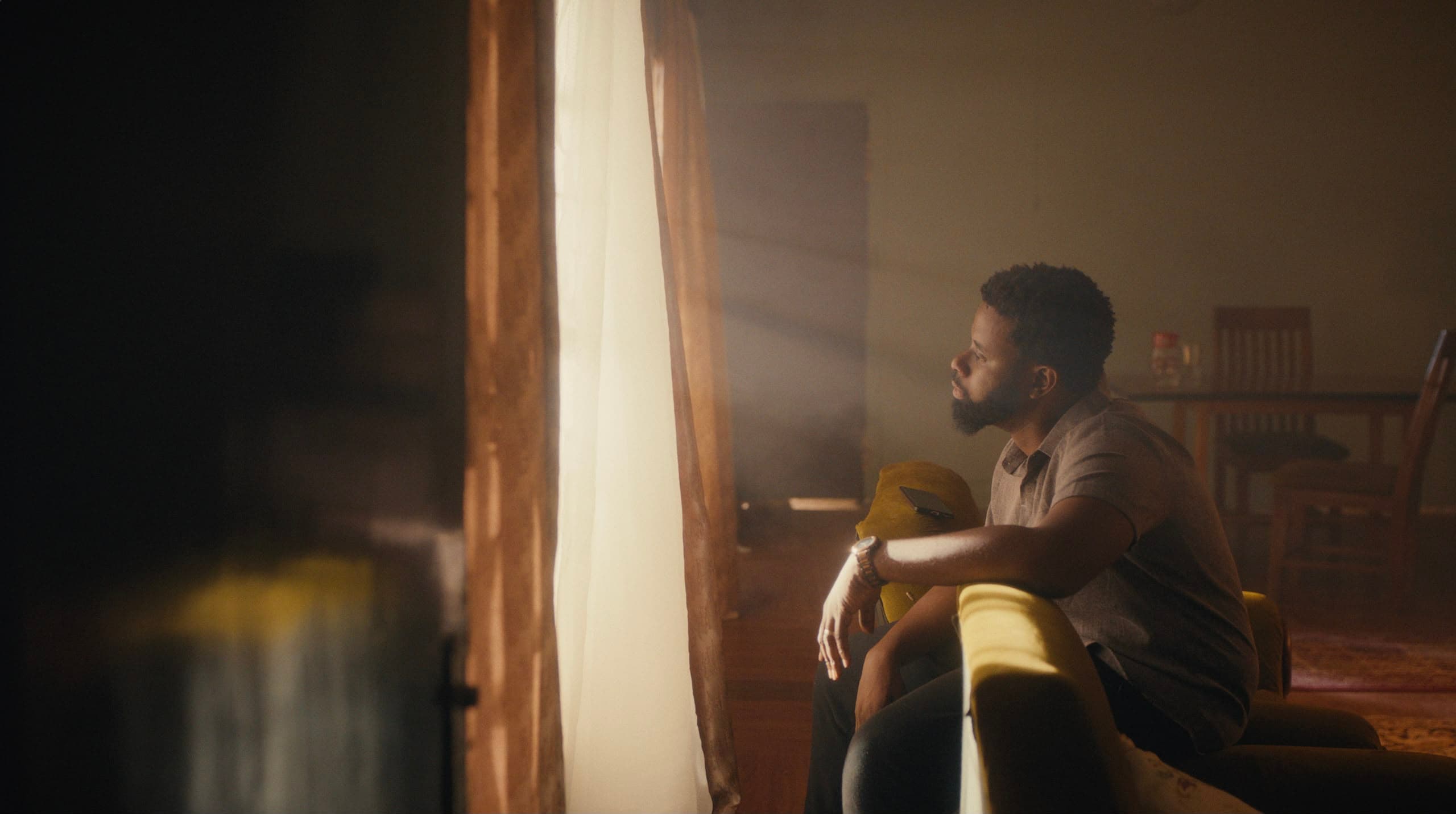 Still from Agbáraǹlá: The Return — The call ignored