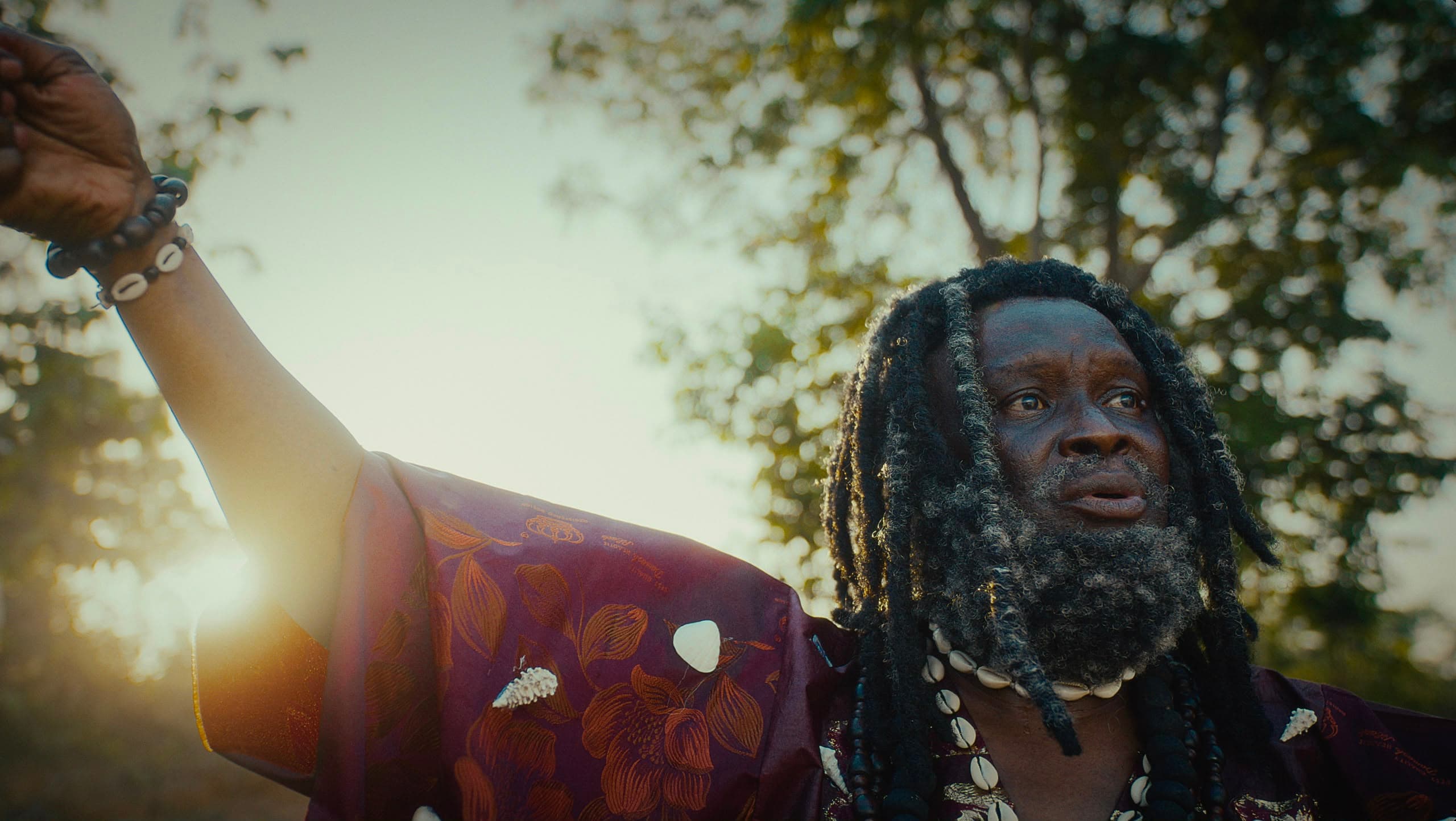 Still from Agbáraǹlá: The Return — Isawuru calls the powers